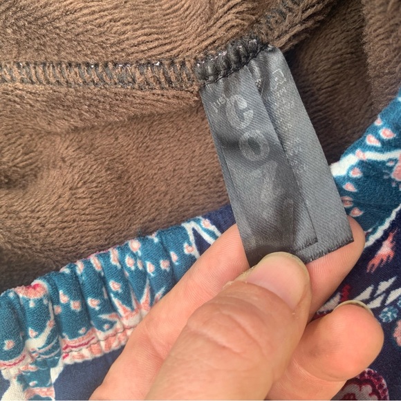 Cozy & Warm Printed Fleece Lined Leggings - Size XL - Picture 4 of 7